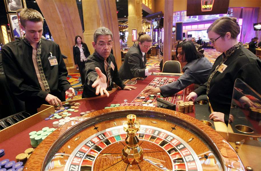 hollywood casino toledo ohio hours